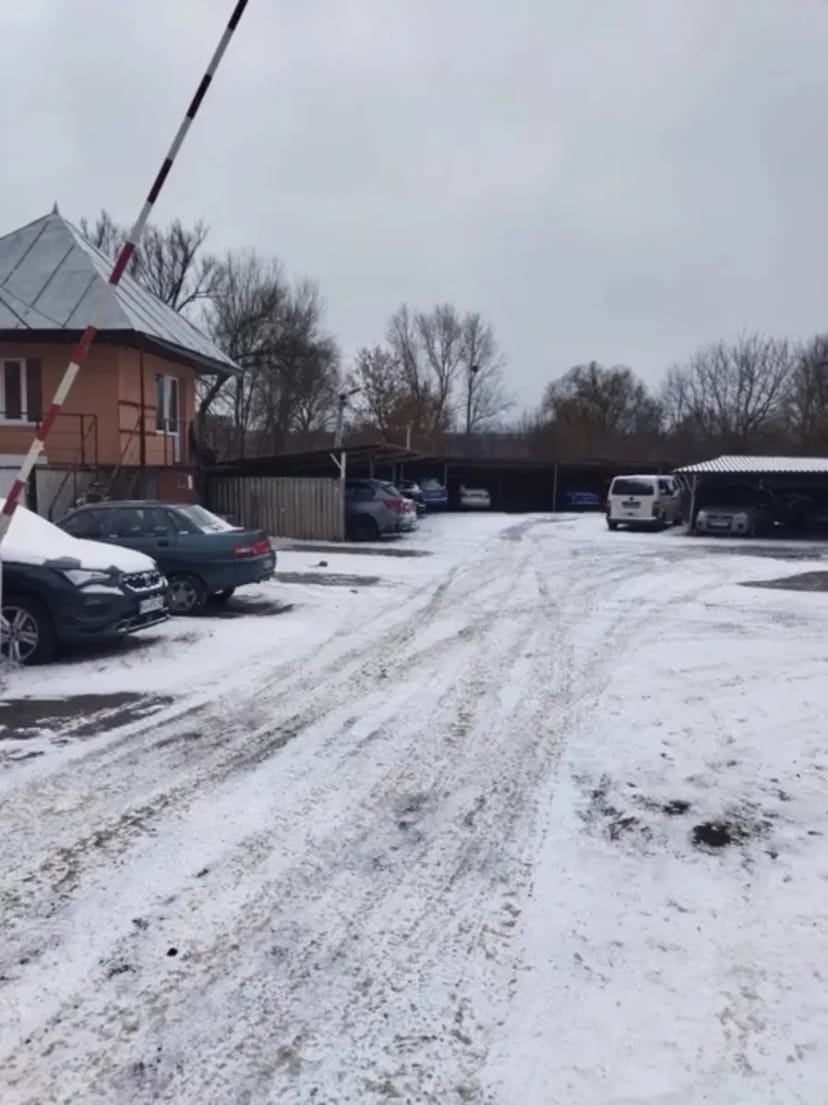 Паркомісце на критій стоянці!