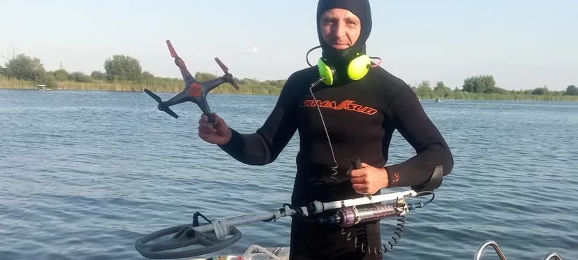 Водолаз Київ. Пошук металошукачем ювелірних прикрас