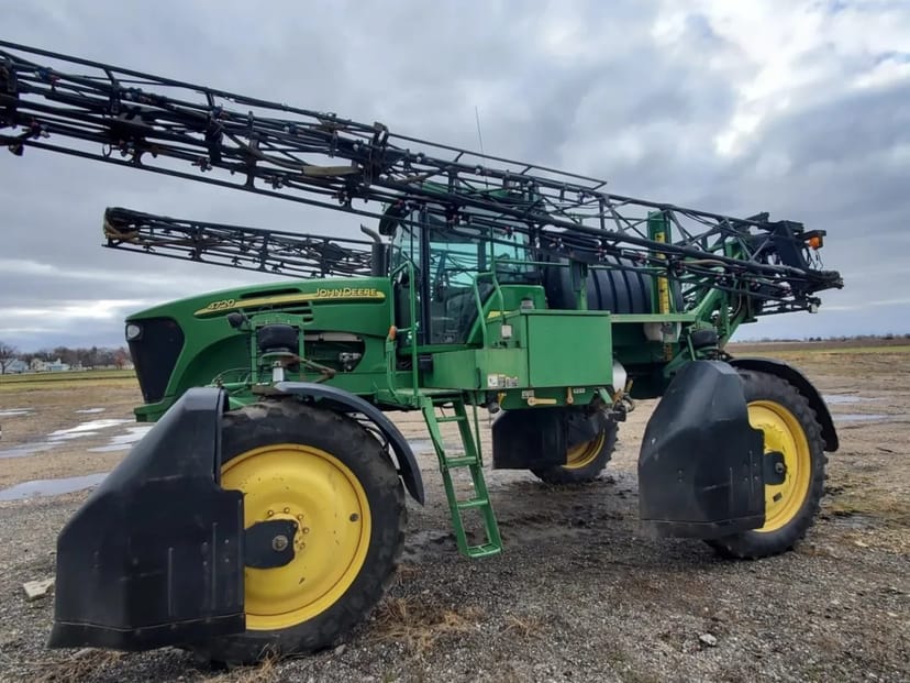 Самохідний обприскувач JOHN DEERE 4720