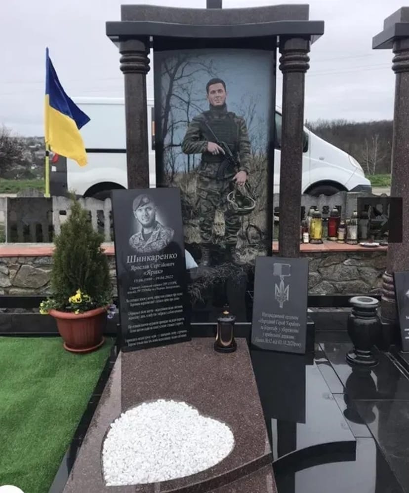 Пам'ятники з граніту від виробника Чернігів. Виготовлення та встановлення.