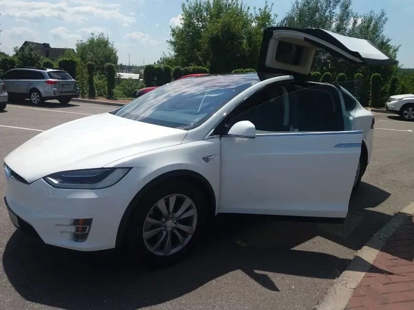 Тесла в користування