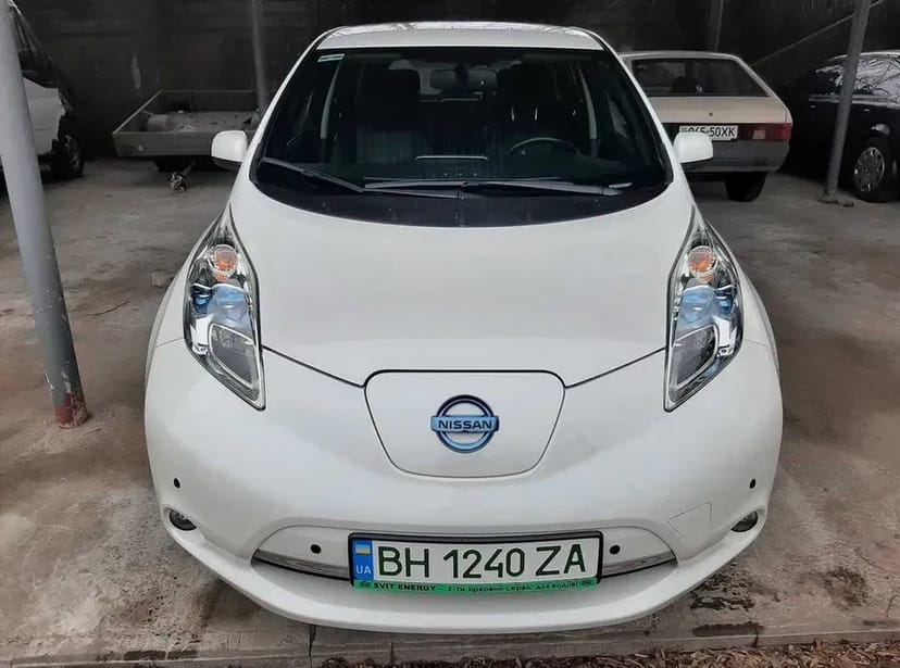 Авто під таксі Nissan Leaf