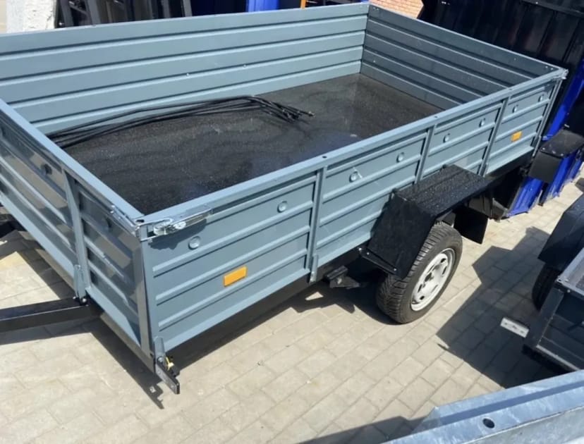 Зручний причеп для перевезення не тяжкого габаритного вантажу