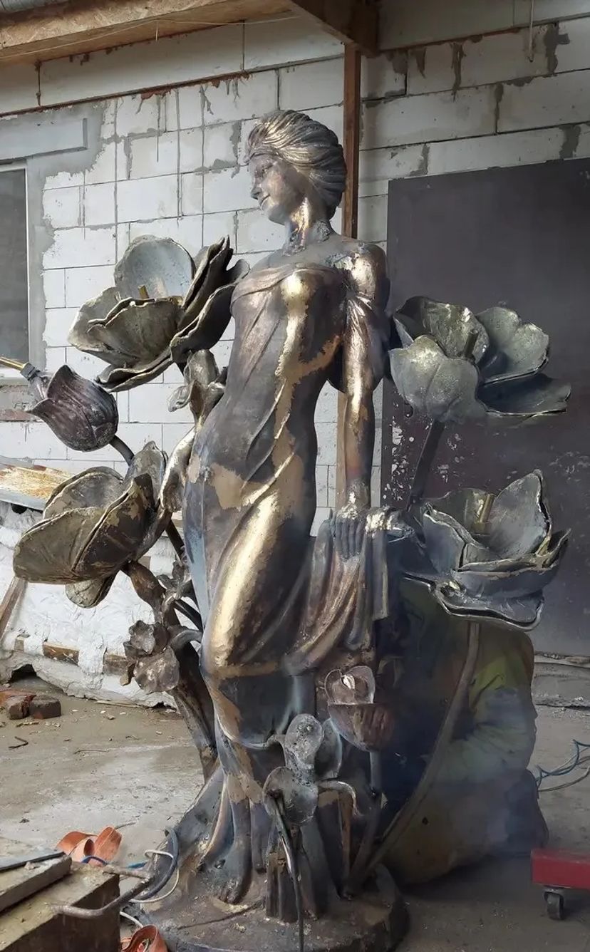 Пам'ятник,скульптура з металу