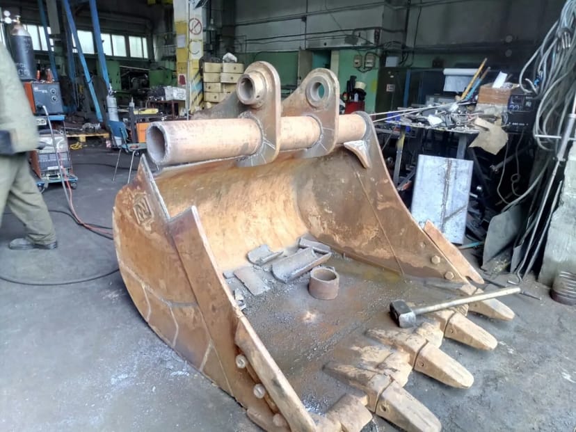 Ремонт ковшів та стріл спецтехніки