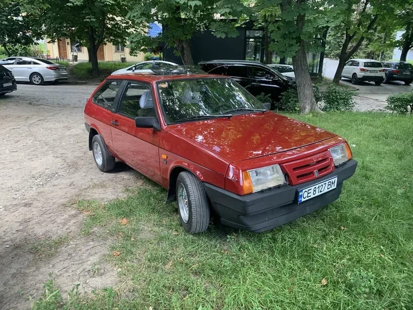 Гарне привабливе авто часів 90-х
