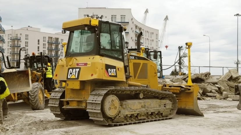 Бульдозер Caterpillar D6K готовий до роботи