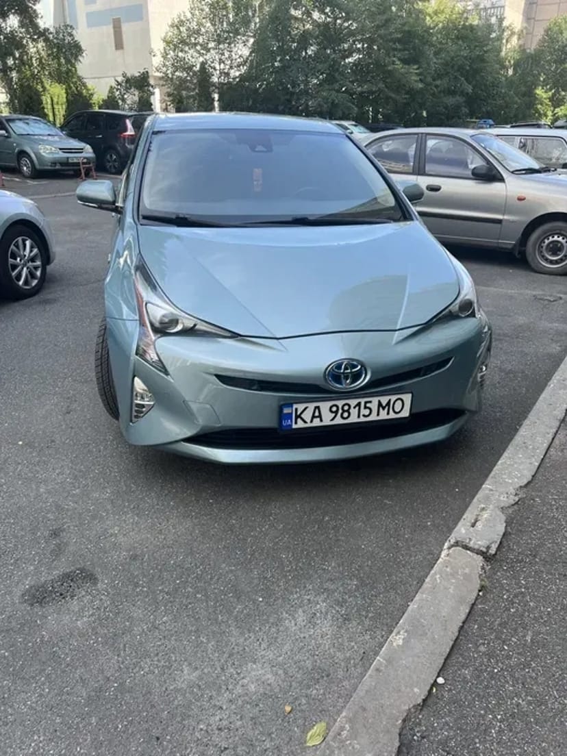 Комфортні Поїздки на Toyota Prius 50 по Києву та Області.