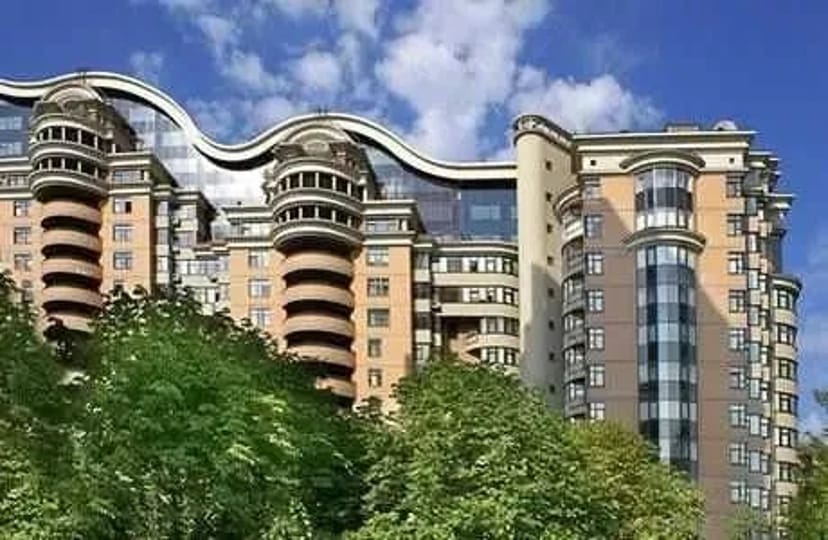 Паркомісце Старонаводницька13