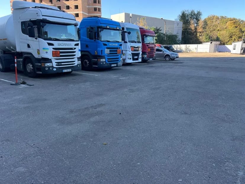 Паркомісце по вулиці Амурської 4