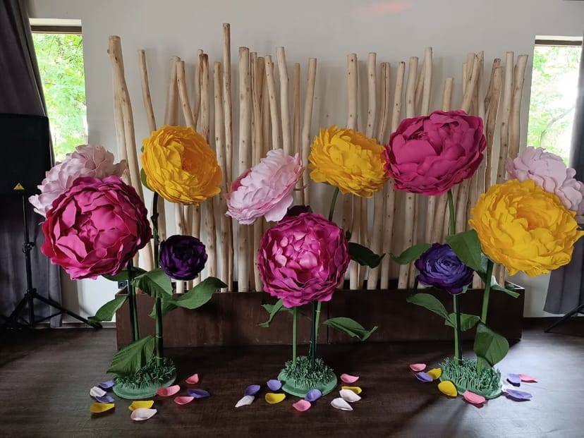 Ростові квіти для фотозони, квіти з ізолону, фоамірану, органзи, декор, ростових фігур, декор для свят, дитячих день народжень, оформлення весілля 