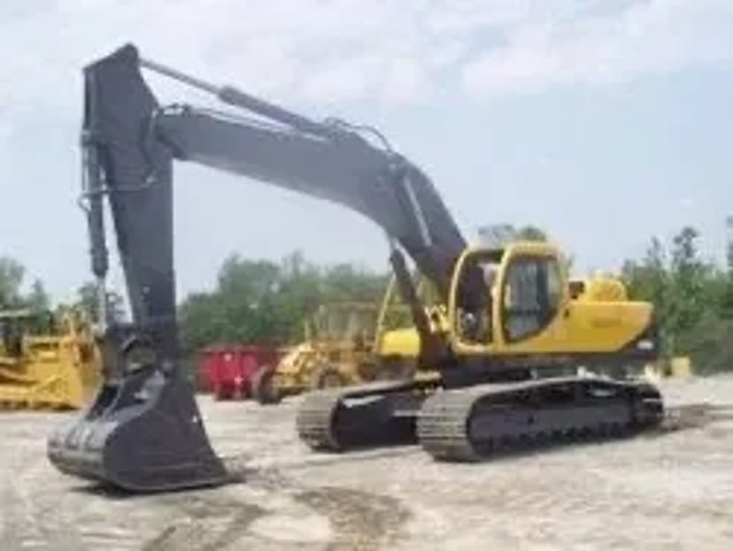 Послуги Гусеничного Екскаватора Volvo 360: Масштабні Земляні Роботи та Розробка Котлованів!