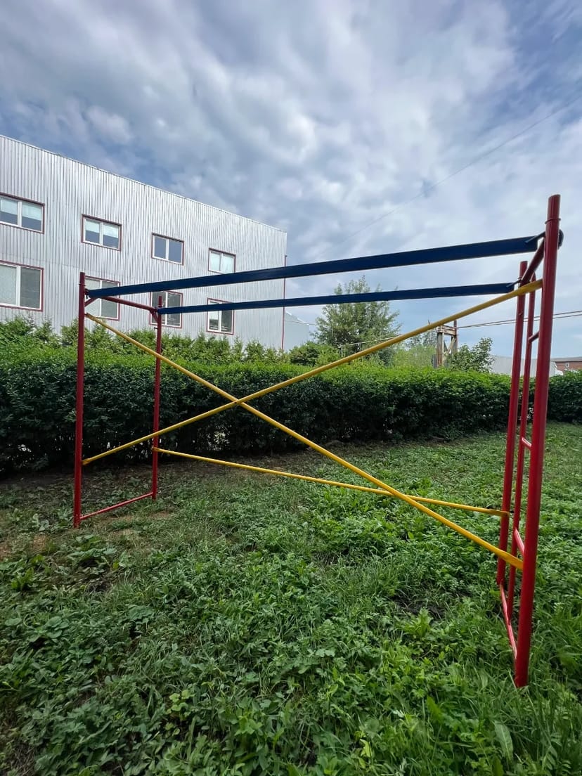 Леса, будівельні риштування, строительные леса