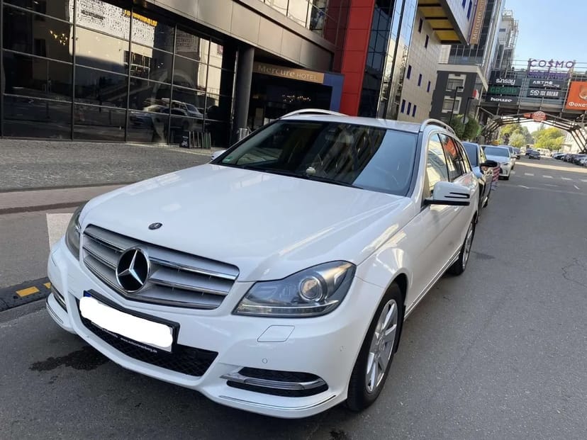 Авто Mercedes-Benz W204— Компактний преміум для ваших справ