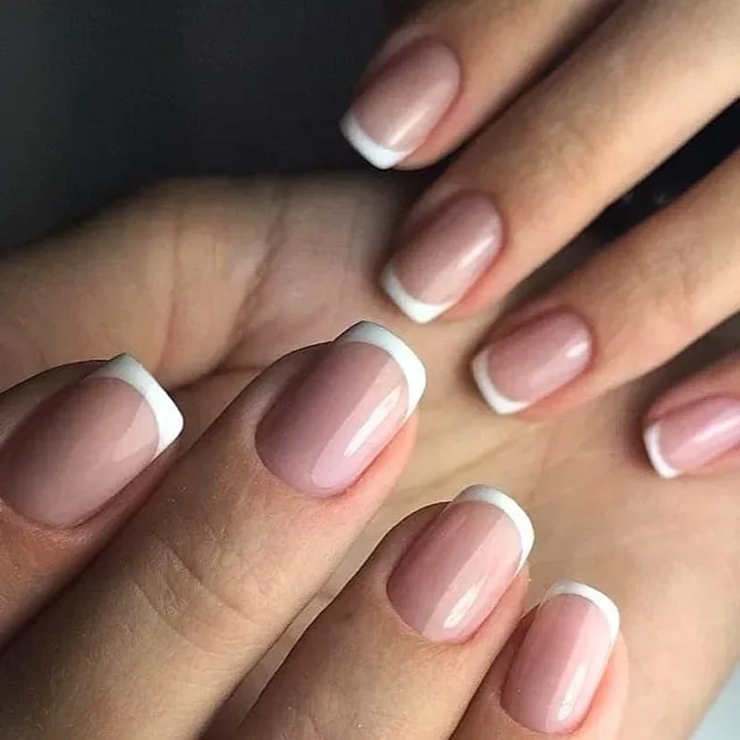 Нарощування нігтів з виїздом додому