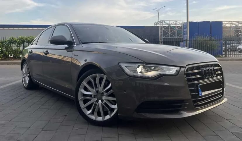 Автомобіль Audi в ідеальному стані для поїздок: комфорт преміум-класу