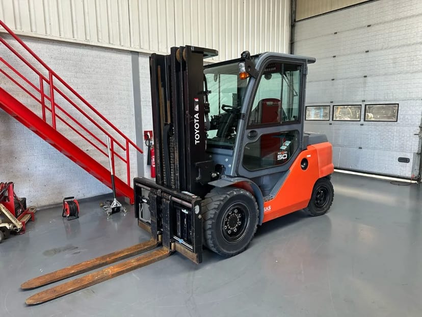 Навантажувач TOYOTA 8FD45N