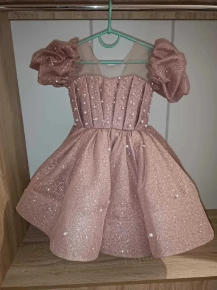 Чарівна сукня на випускний у садочок