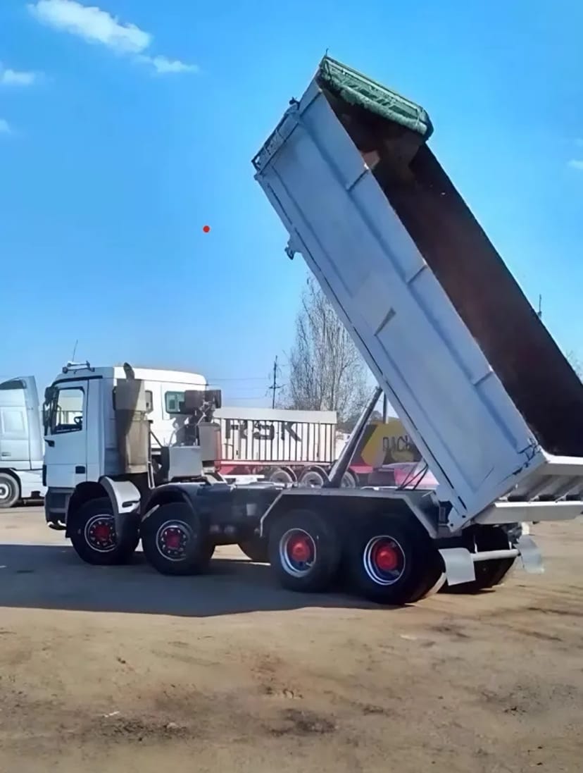 Самоскид Мерседес 30т: перевезення великої ваги