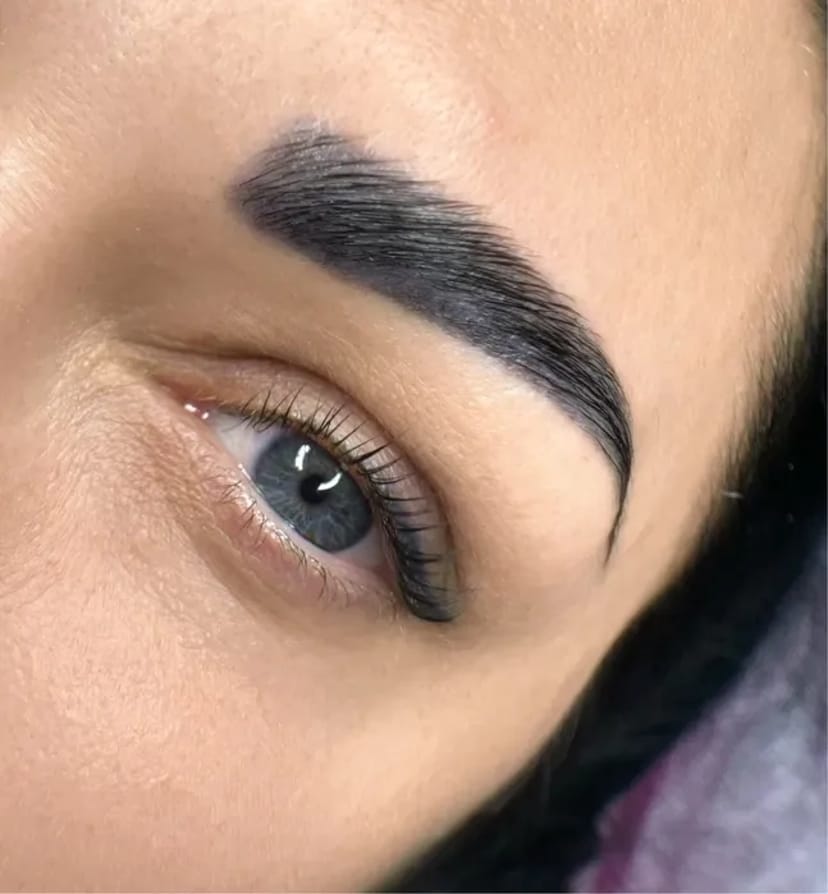 Ламінування вій та брів/фарбування та корекцію брів