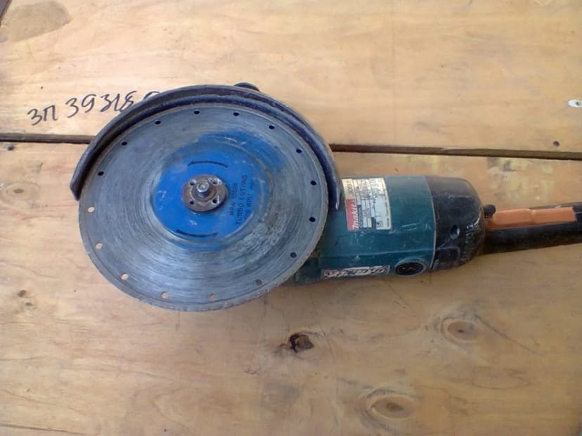 Шліфувальна машинка - болгарка Makita 9069