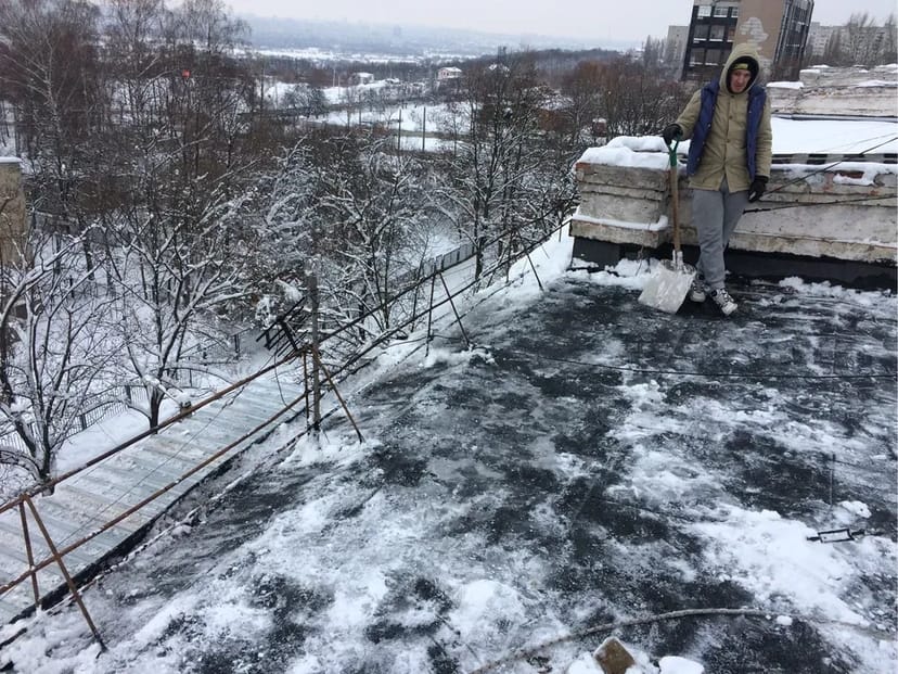 Прибирання снігу з даху будь-якої складності