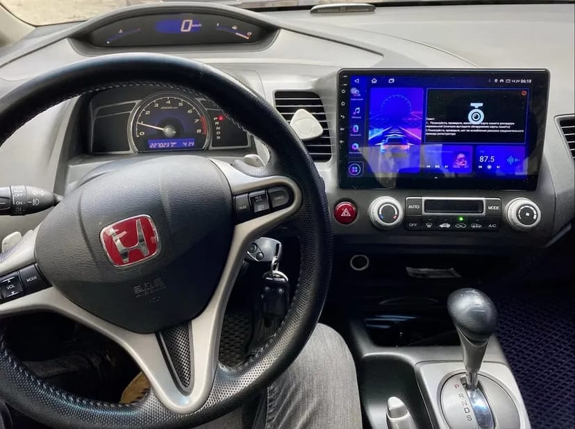 Встановлення / заміна магнітол, камери заднього виду, парктроніків.