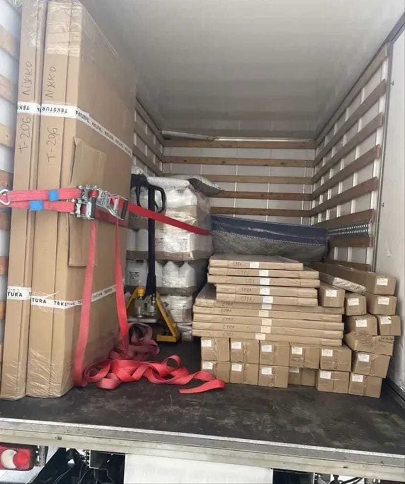 Вантажні перевезення Бусом до 3т *20м³ Гідроборт