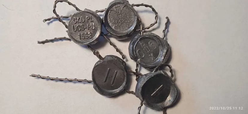 Гравірування змінних плашок для пломбіраторів, а також латунних печаток.