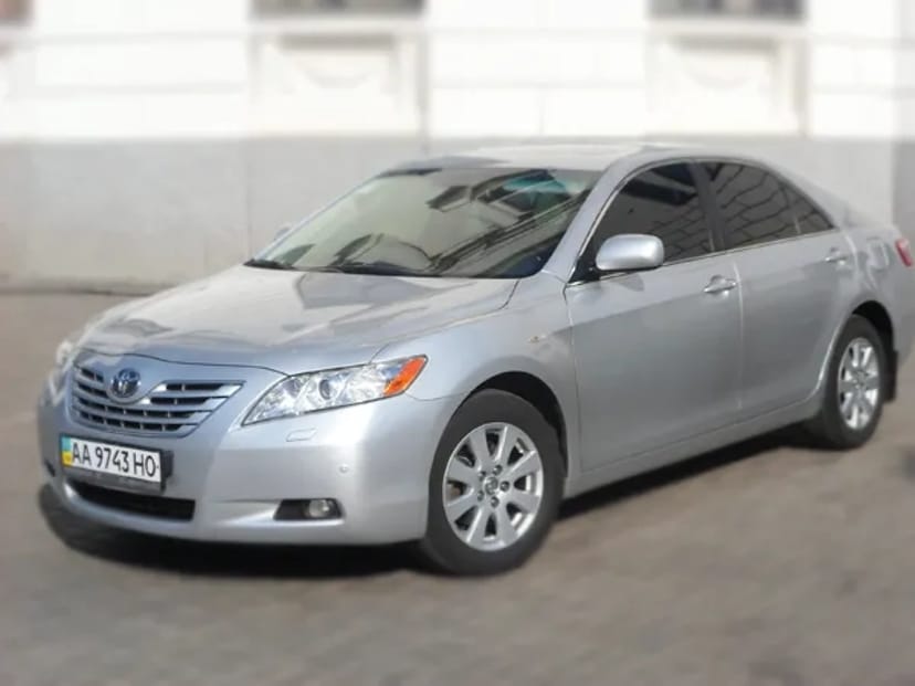 156 Авто на весілля Toyota Camry срібляста