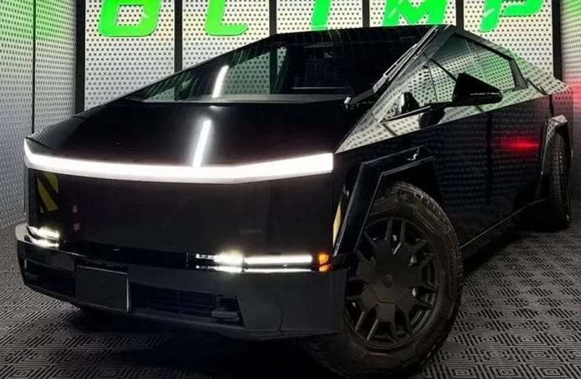 351 Tesla Cybertruck чорний без водія на фотосесію зйомки на фотосесію