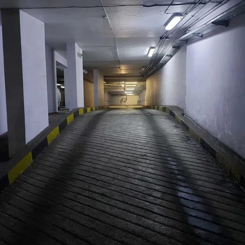 Зручне паркомісце на -3 поверсі