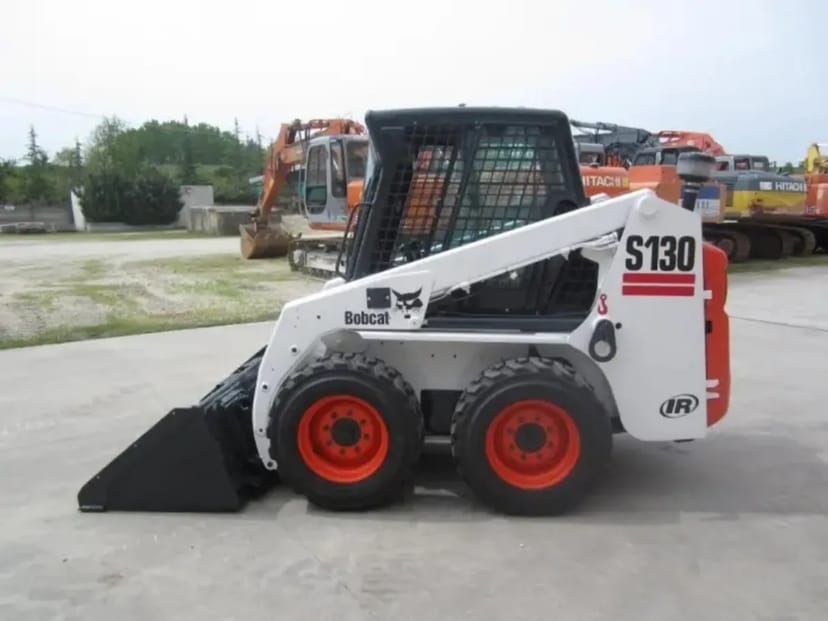 Міні навантажувач типу Бобкет (Bobcat) S130.