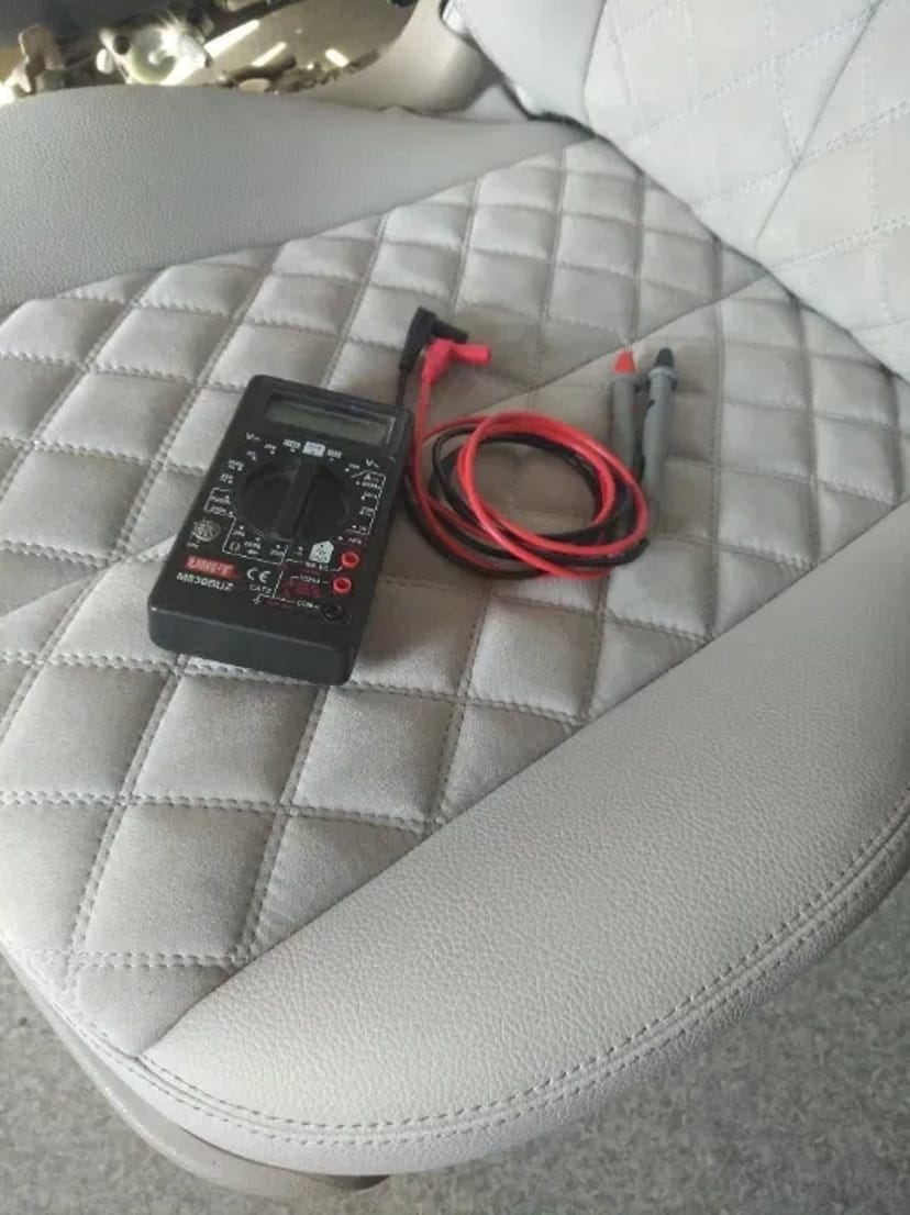 Ремонт підігріву сидінь, встановлення комплектів.