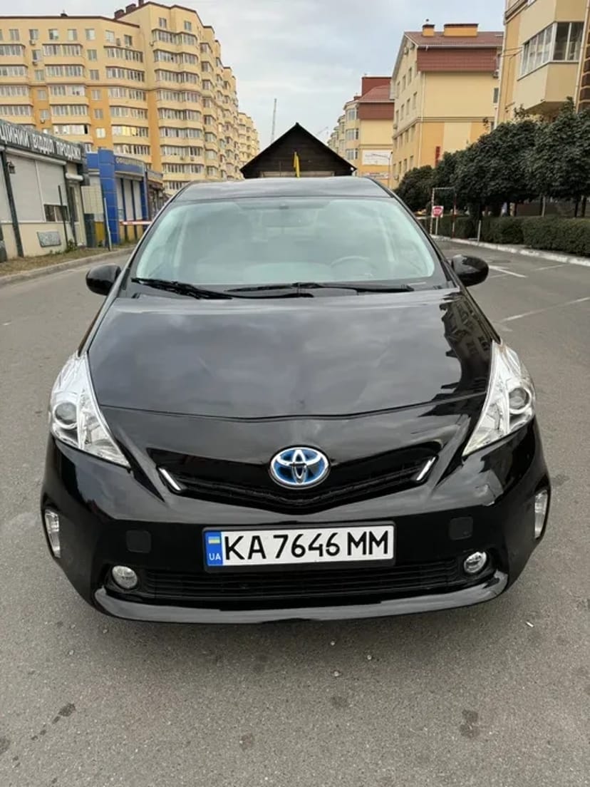 Авто toyota prius гібрид газ 6 літрів 100 км