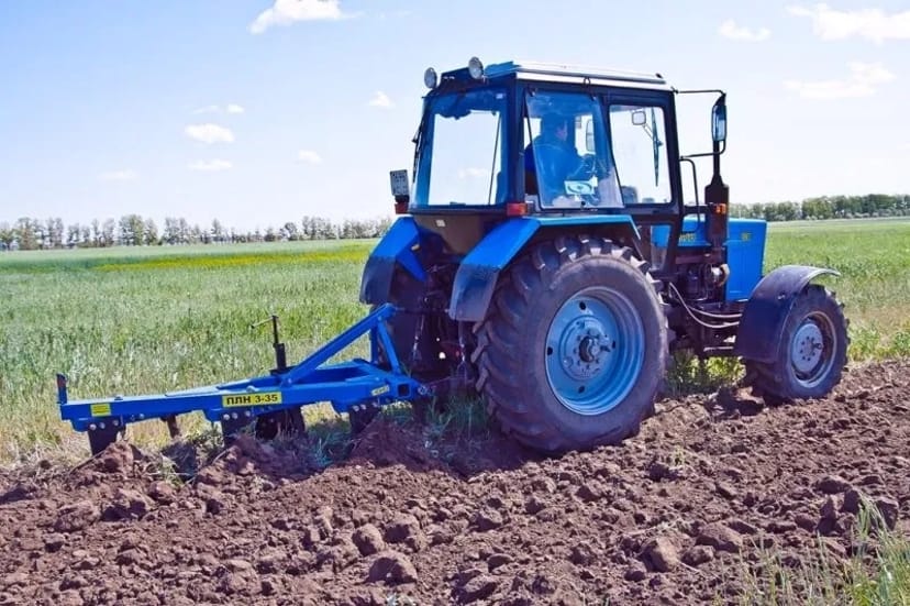 Потужний плуг - готовий до роботи!