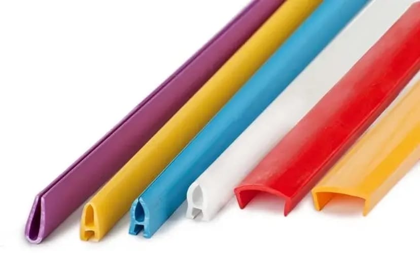 Пластикові комплектуючі профілі