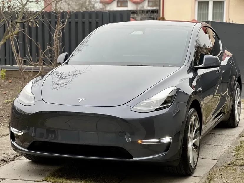 Авто Tesla Y