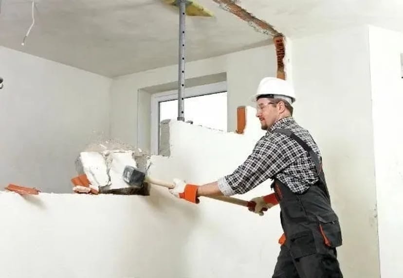 Демонтаж квартир, будинків, офісів — працюємо оперативно !