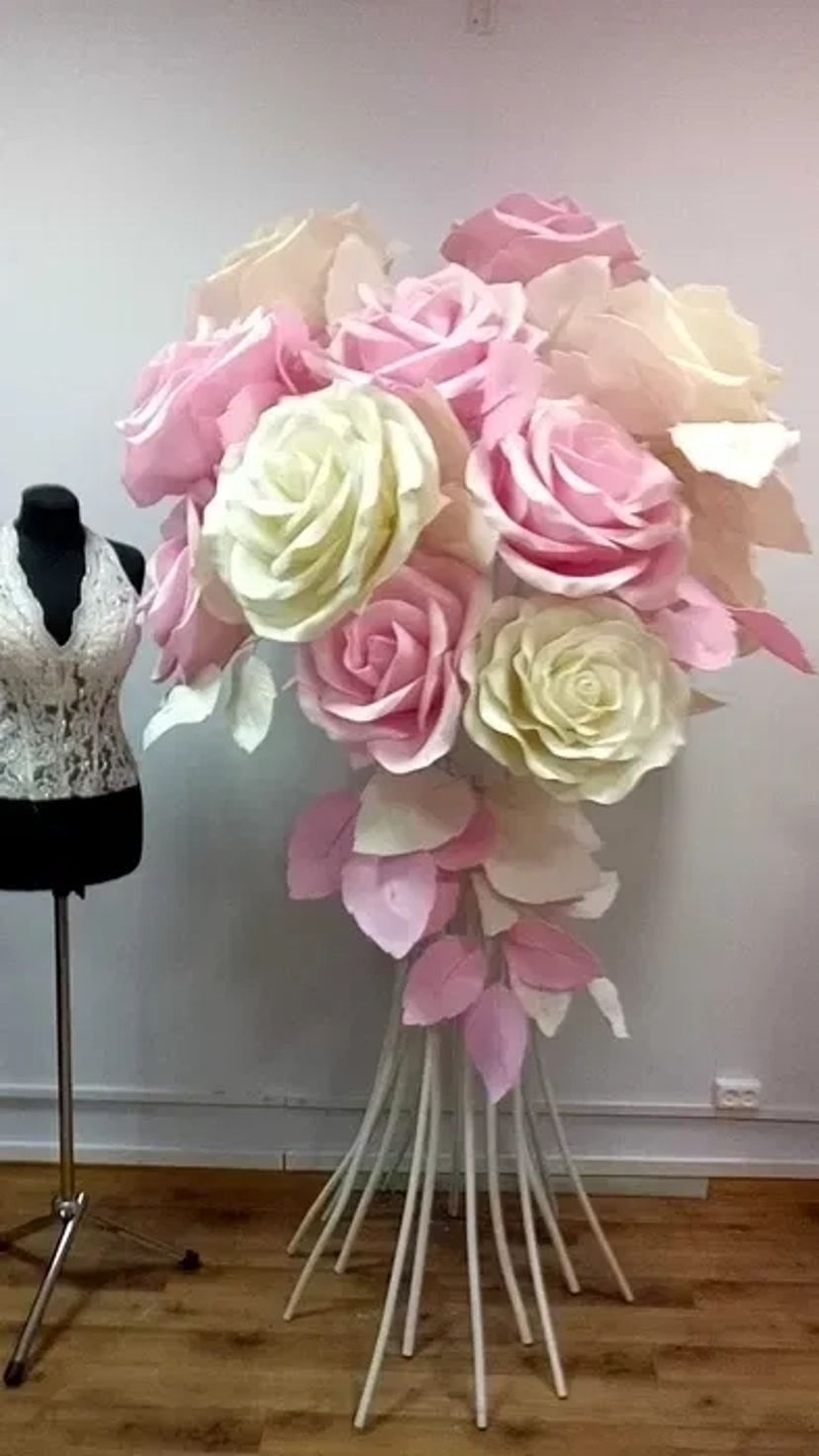 Декор , оформлення свят, вітрин, фасаду.