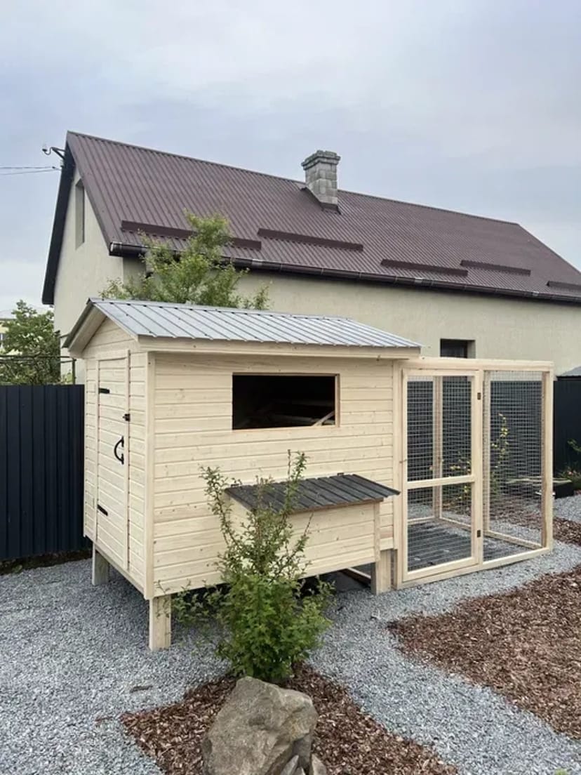 Виготовлення сучасних курятників під замовлення: комфортні умови для ваших птахів!