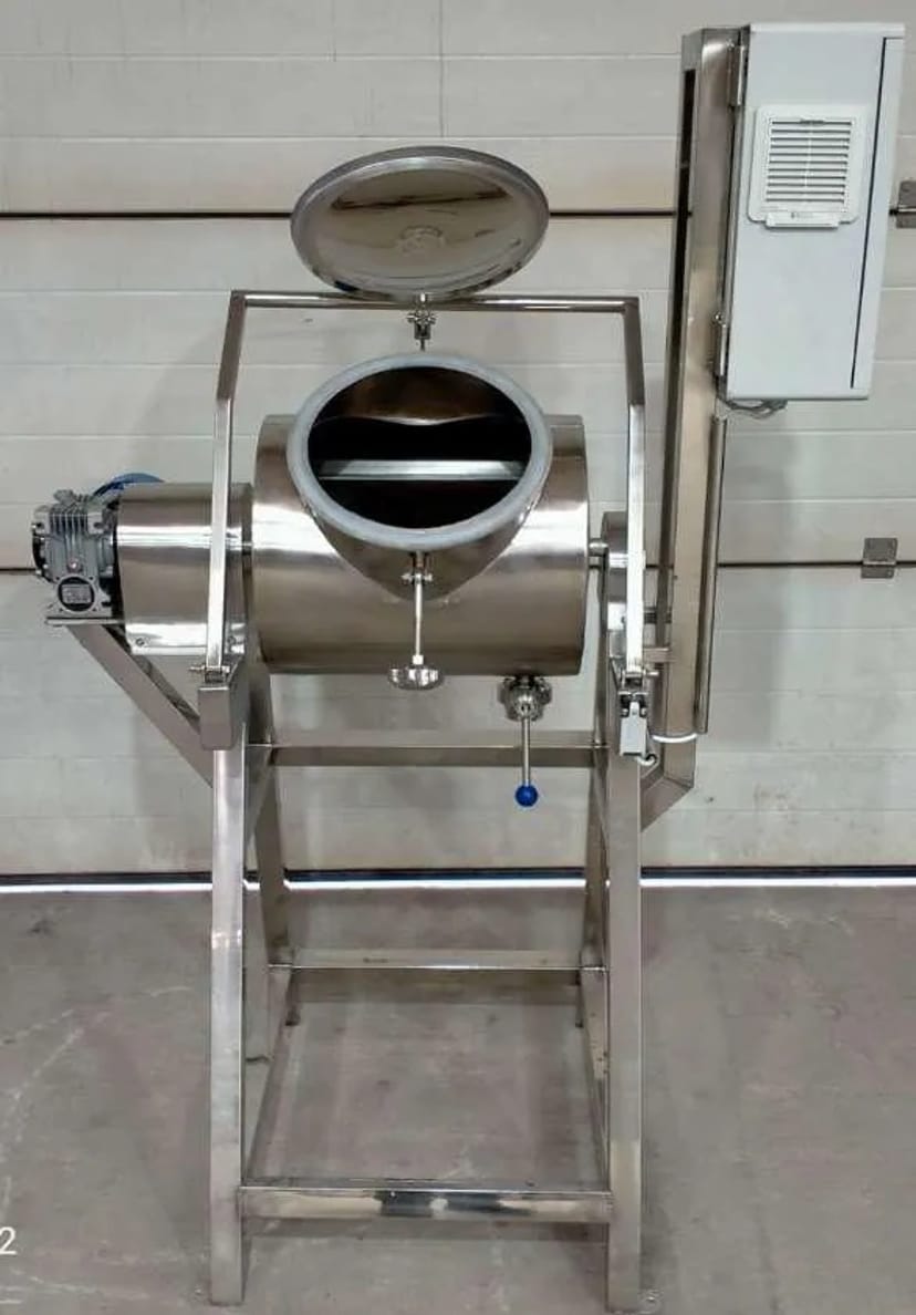 Маслоробка. Масловиготовлювач промисловий барабанного типу призначений для збивання масла.