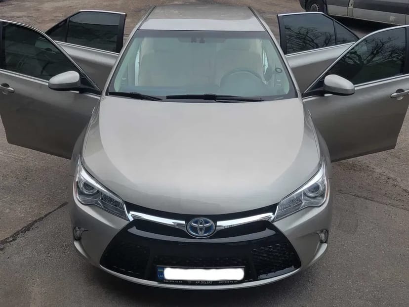 Авто Toyota Camry з водієм на весілля та інші заходи