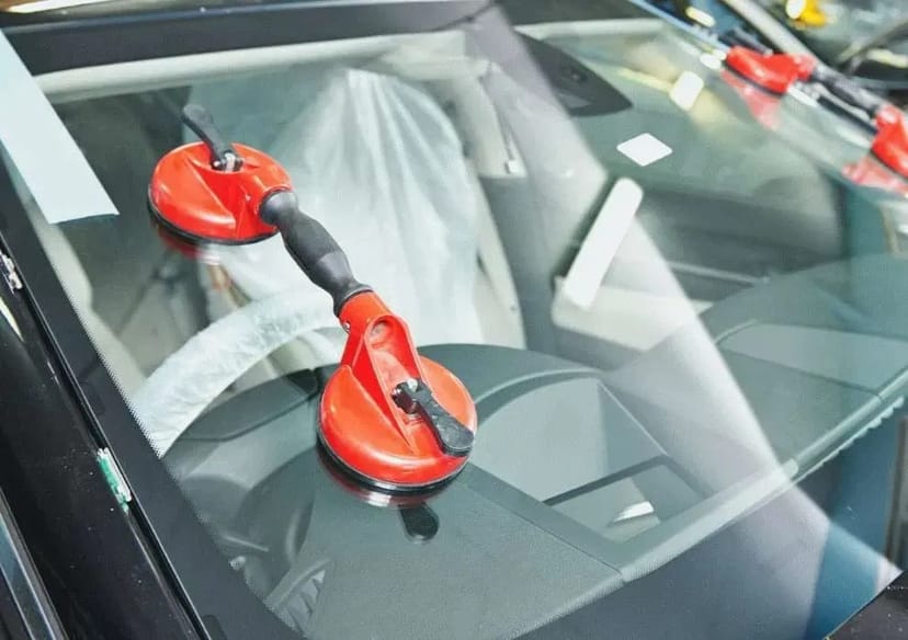 Послуги заміни скла: Лобове, Вітрове, Задне скло, Бокове.