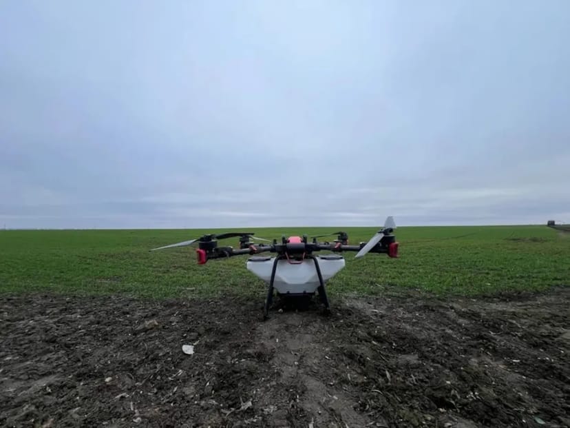 Агродрон XAG P100PRO - Внесення засобів захисту рослин (ЗЗР).
