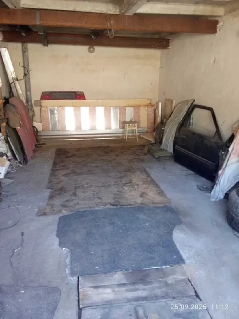 Цегляний гараж у кооперативі "Надія"