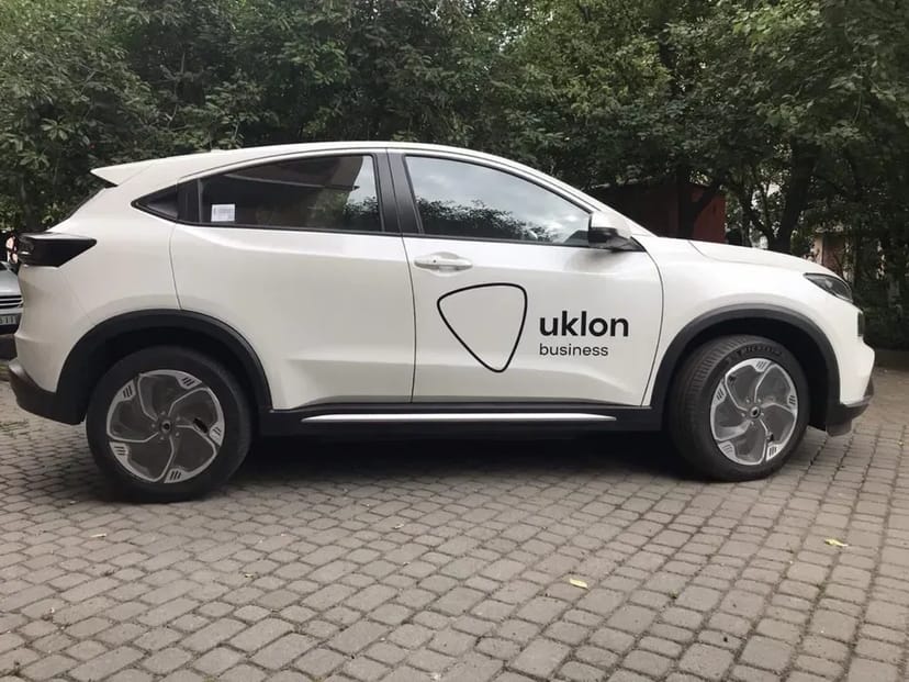 Електромобіль «Бізнес» класу під таксі.