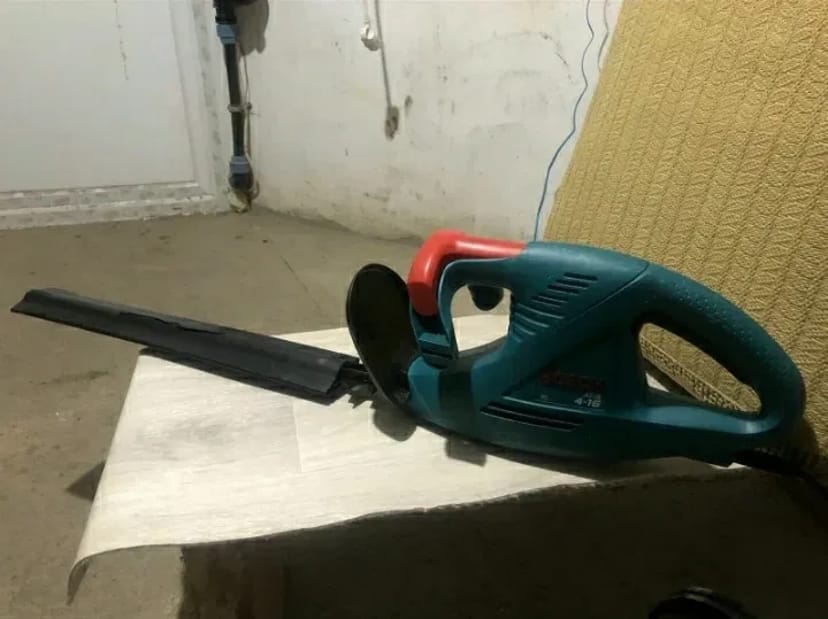 Електричний кусторіз BOSCH