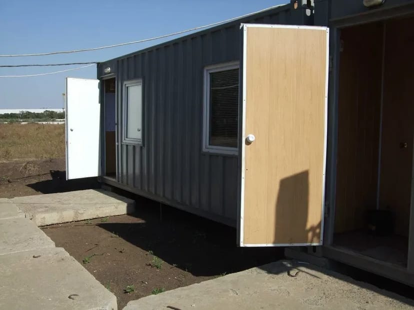 Побутівка на базі контейнера для тимчасового проживання