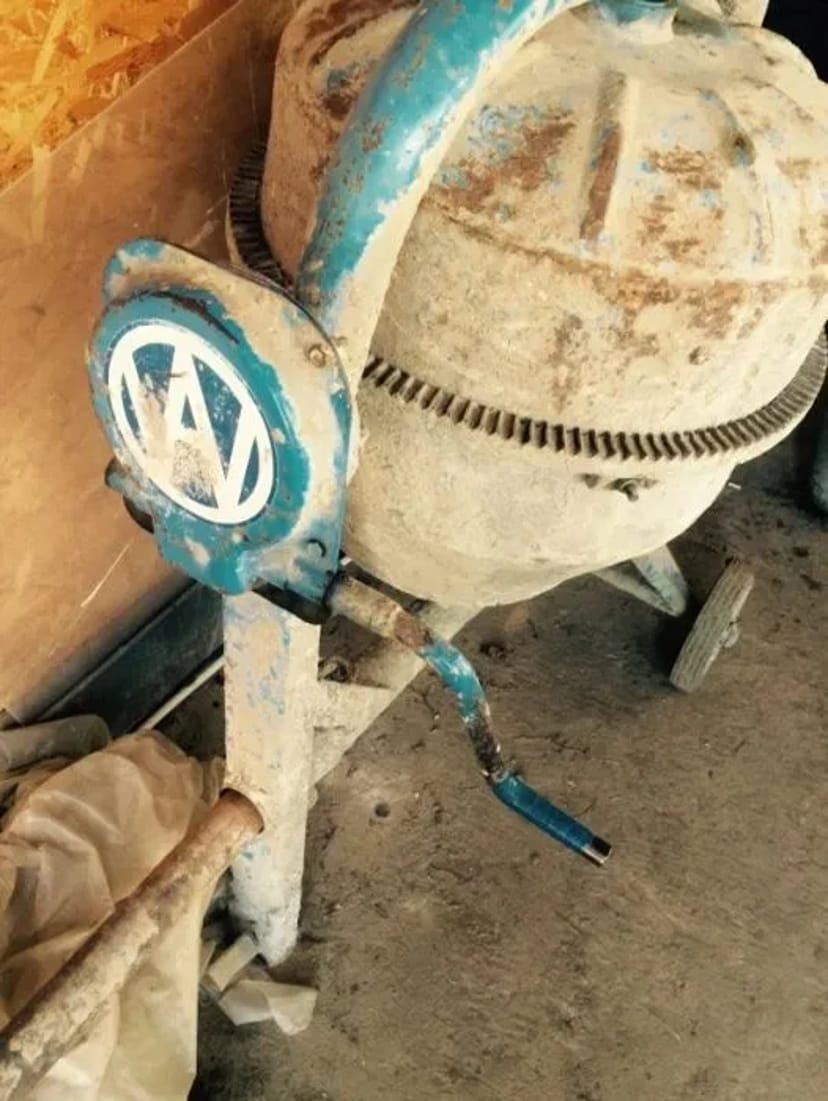 Бетономішалка на 160 літрів.